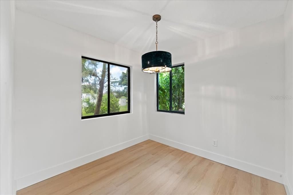 En Venta: $589,000 (4 camas, 2 baños, 2461 Pies cuadrados)