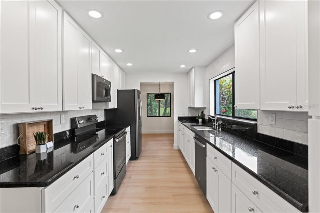 En Venta: $589,000 (4 camas, 2 baños, 2461 Pies cuadrados)