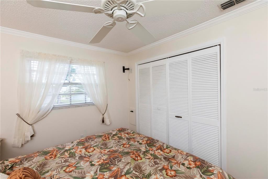 Под контрактом: $179,900 (2 спален, 2 ванн, 1796 Квадратных фут)