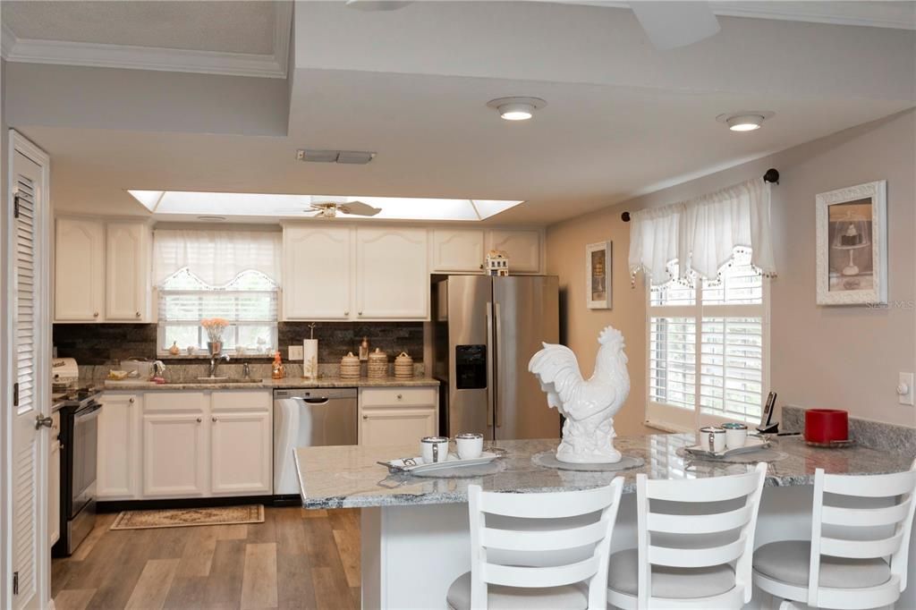 Под контрактом: $179,900 (2 спален, 2 ванн, 1796 Квадратных фут)