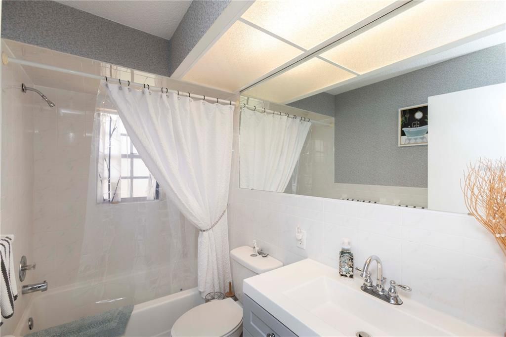 Под контрактом: $179,900 (2 спален, 2 ванн, 1796 Квадратных фут)