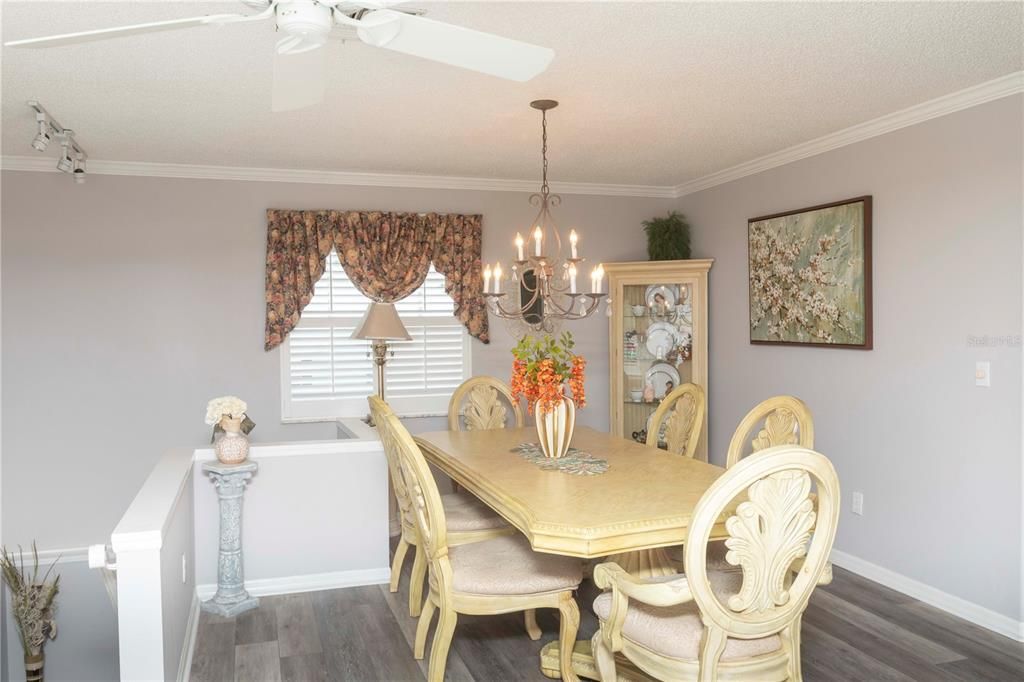 Под контрактом: $179,900 (2 спален, 2 ванн, 1796 Квадратных фут)