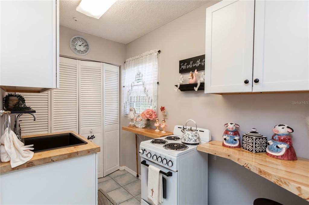 Под контрактом: $179,900 (2 спален, 2 ванн, 1796 Квадратных фут)