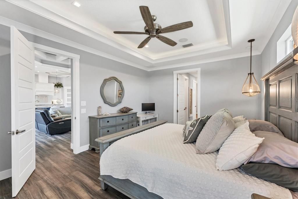 For Sale: $1,599,000 (3 beds, 2 baths, 2264 Square Feet)