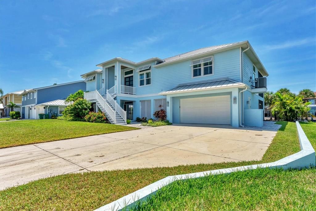 For Sale: $1,599,000 (3 beds, 2 baths, 2264 Square Feet)