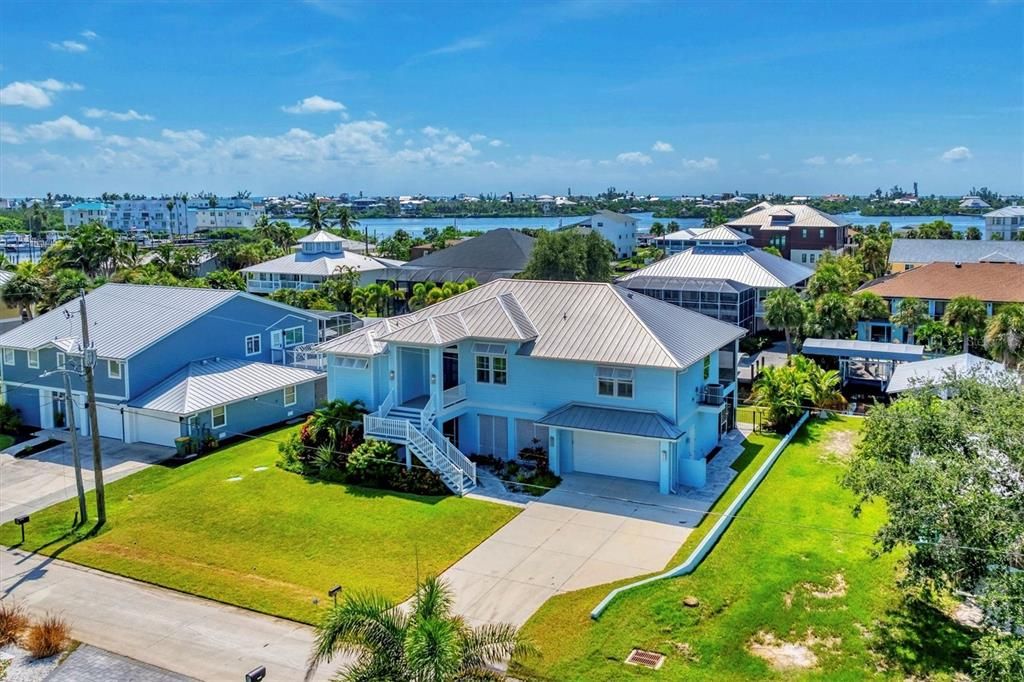 For Sale: $1,599,000 (3 beds, 2 baths, 2264 Square Feet)