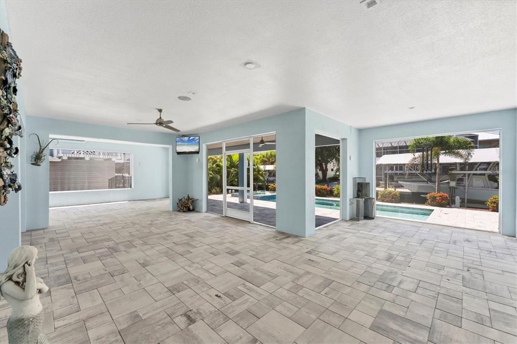 For Sale: $1,599,000 (3 beds, 2 baths, 2264 Square Feet)