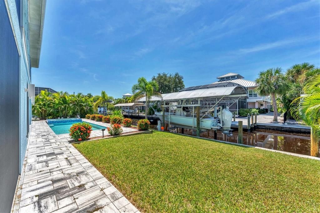 For Sale: $1,599,000 (3 beds, 2 baths, 2264 Square Feet)