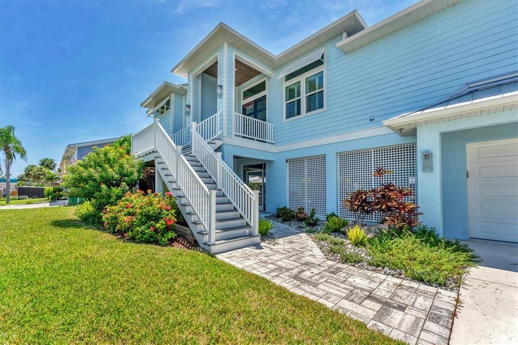 For Sale: $1,599,000 (3 beds, 2 baths, 2264 Square Feet)