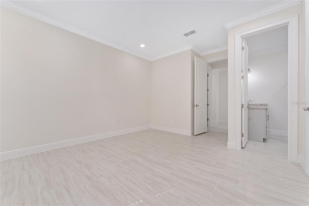 Под контрактом: $340,000 (4 спален, 3 ванн, 2069 Квадратных фут)