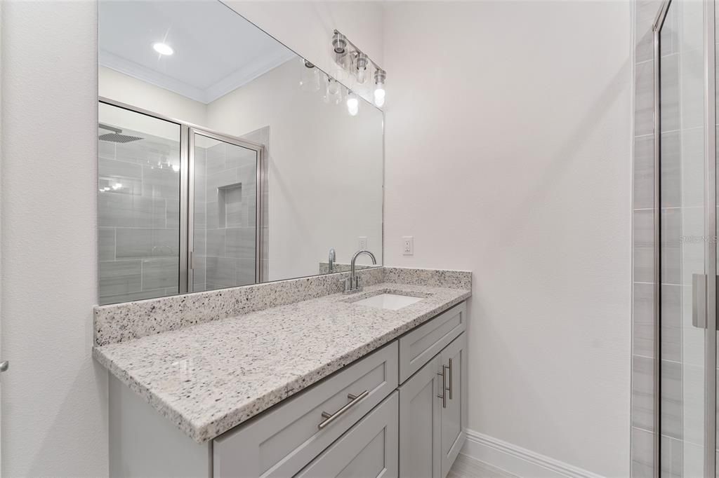 Под контрактом: $340,000 (4 спален, 3 ванн, 2069 Квадратных фут)