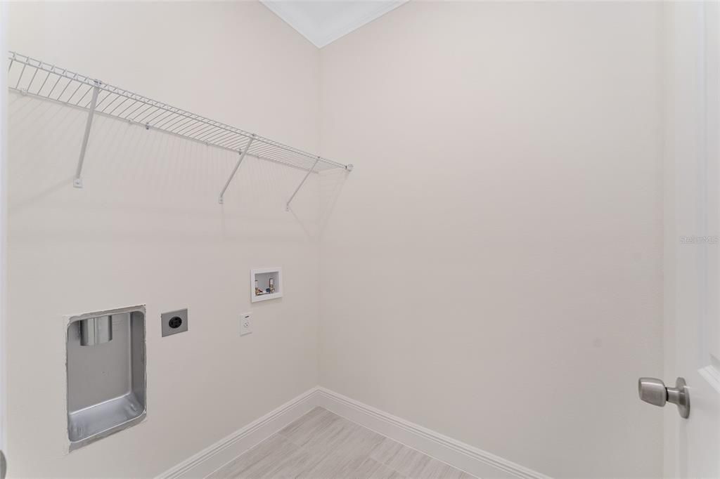 Под контрактом: $340,000 (4 спален, 3 ванн, 2069 Квадратных фут)