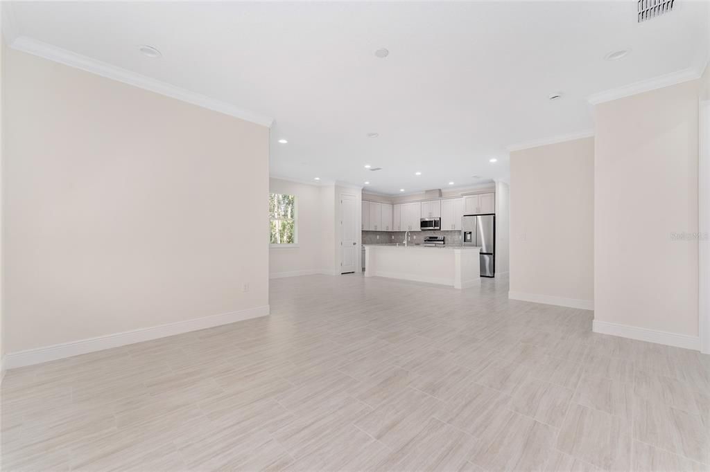 Под контрактом: $340,000 (4 спален, 3 ванн, 2069 Квадратных фут)