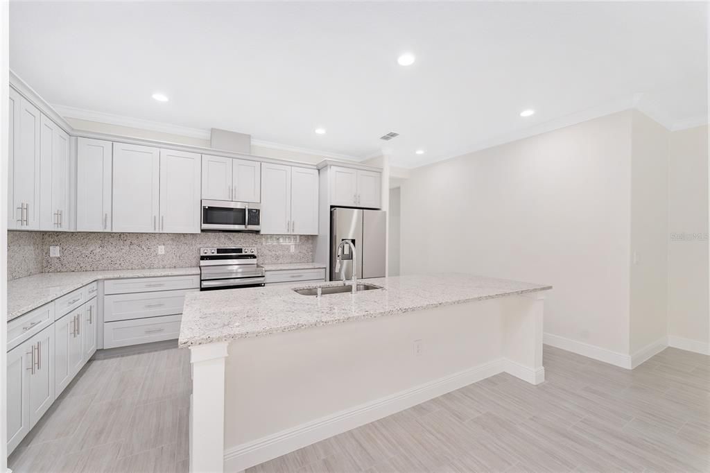 Под контрактом: $340,000 (4 спален, 3 ванн, 2069 Квадратных фут)