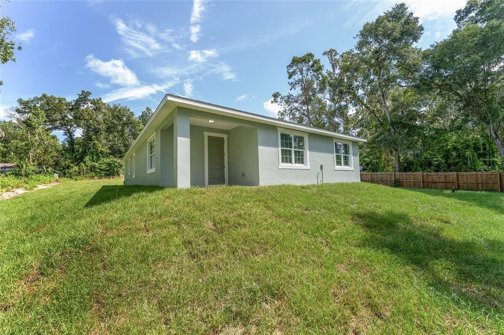 Под контрактом: $340,000 (4 спален, 3 ванн, 2069 Квадратных фут)