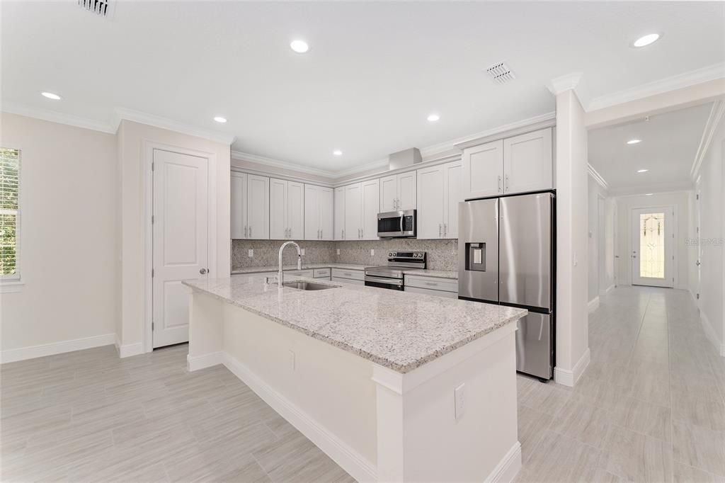 Под контрактом: $340,000 (4 спален, 3 ванн, 2069 Квадратных фут)