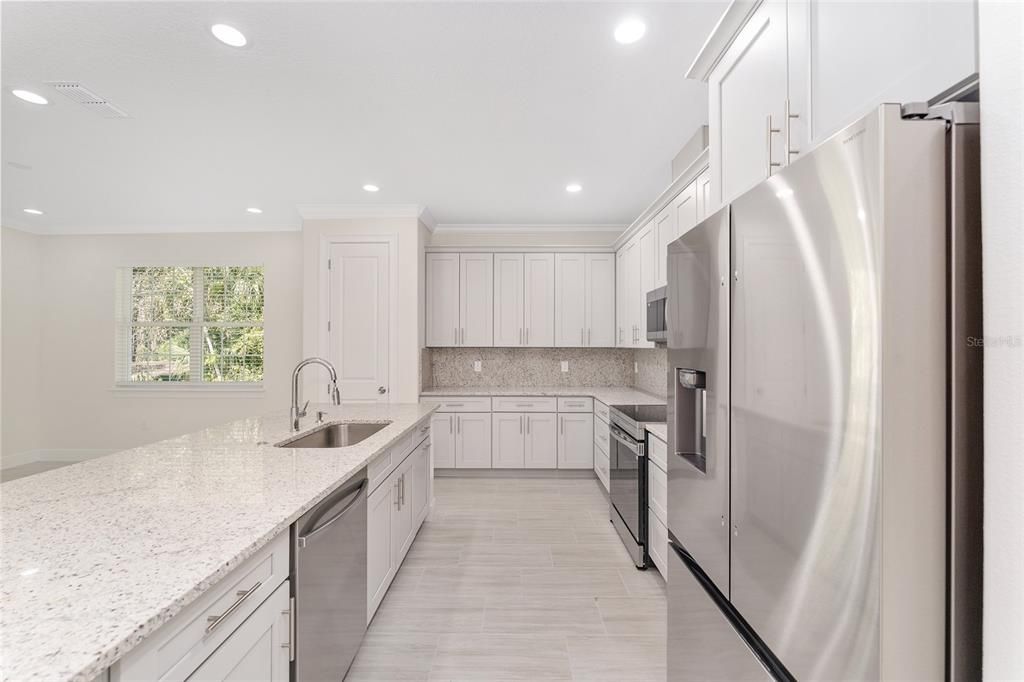 Под контрактом: $340,000 (4 спален, 3 ванн, 2069 Квадратных фут)