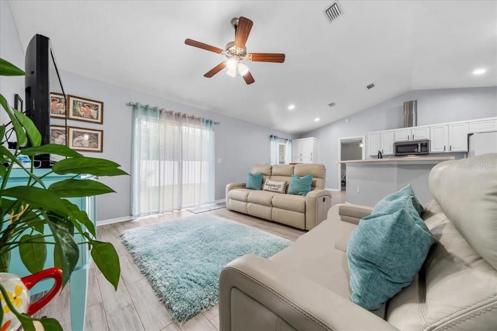 For Sale: $240,900 (3 beds, 2 baths, 1362 Square Feet)