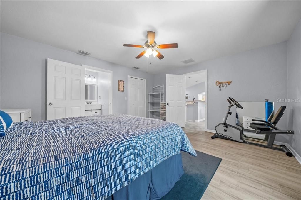 For Sale: $240,900 (3 beds, 2 baths, 1362 Square Feet)