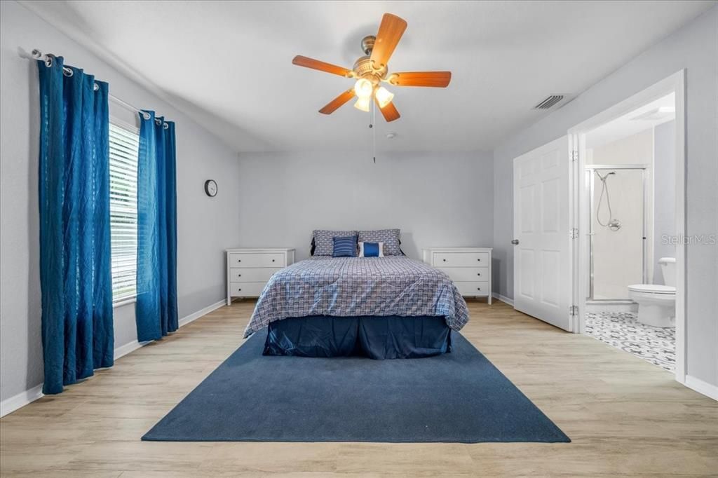 For Sale: $240,900 (3 beds, 2 baths, 1362 Square Feet)