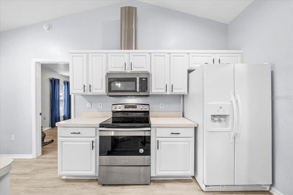 For Sale: $240,900 (3 beds, 2 baths, 1362 Square Feet)