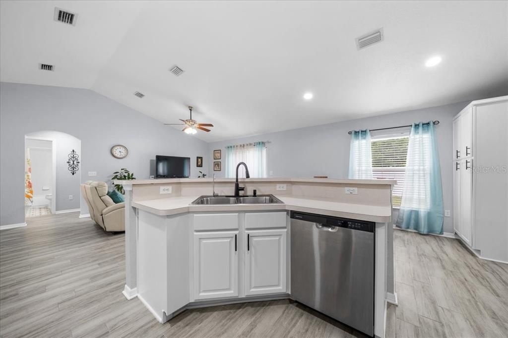 For Sale: $240,900 (3 beds, 2 baths, 1362 Square Feet)