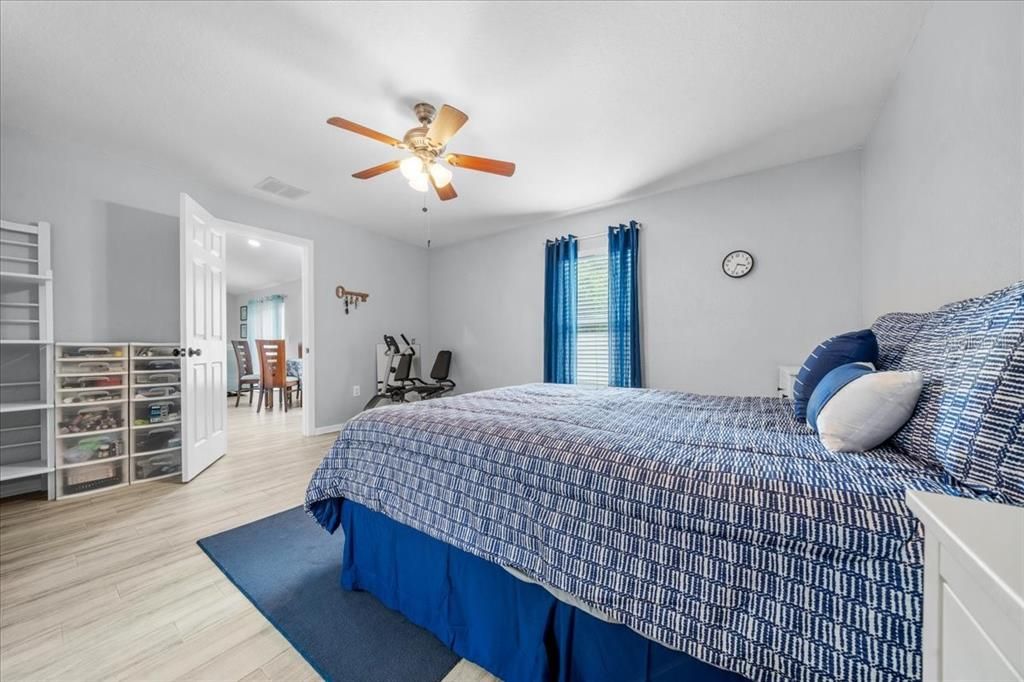 For Sale: $240,900 (3 beds, 2 baths, 1362 Square Feet)