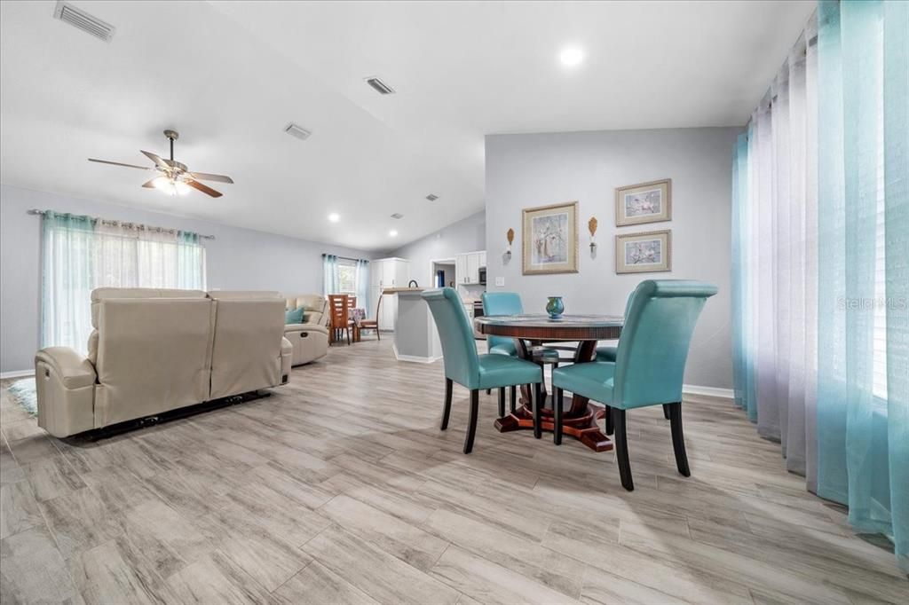 For Sale: $240,900 (3 beds, 2 baths, 1362 Square Feet)