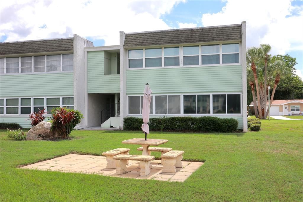 待售: $115,900 (1 贝兹, 1 浴室, 888 平方英尺)