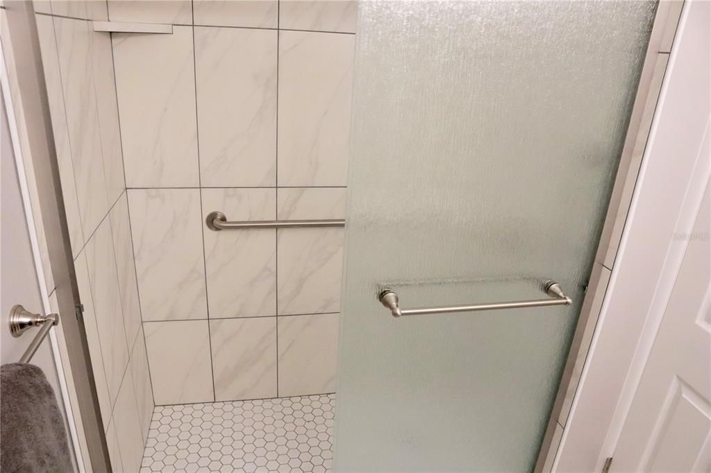 待售: $115,900 (1 贝兹, 1 浴室, 888 平方英尺)