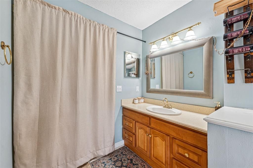 Active With Contract: $385,000 (3 beds, 2 baths, 1402 Square Feet)