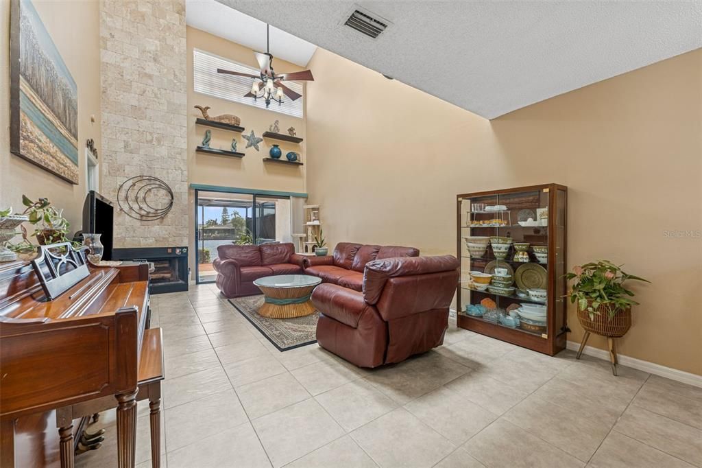 Active With Contract: $385,000 (3 beds, 2 baths, 1402 Square Feet)