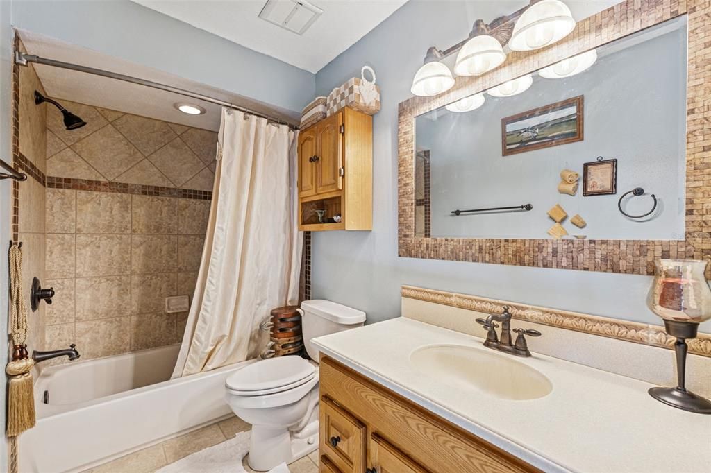 Active With Contract: $385,000 (3 beds, 2 baths, 1402 Square Feet)