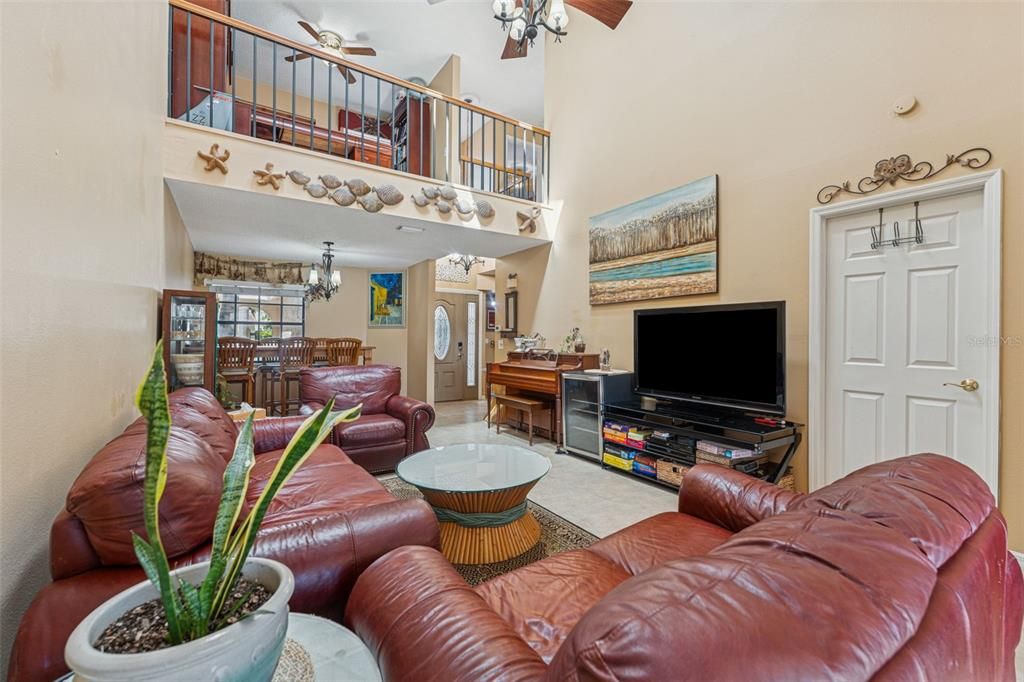 Active With Contract: $385,000 (3 beds, 2 baths, 1402 Square Feet)