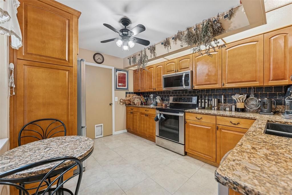 Active With Contract: $385,000 (3 beds, 2 baths, 1402 Square Feet)