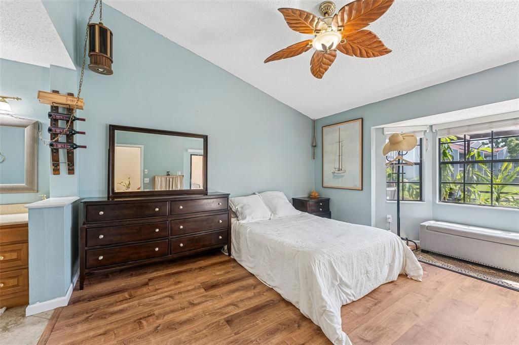 Active With Contract: $385,000 (3 beds, 2 baths, 1402 Square Feet)