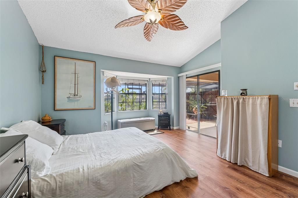 Active With Contract: $385,000 (3 beds, 2 baths, 1402 Square Feet)