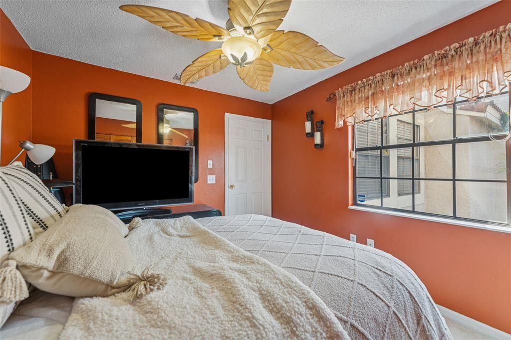 Active With Contract: $385,000 (3 beds, 2 baths, 1402 Square Feet)