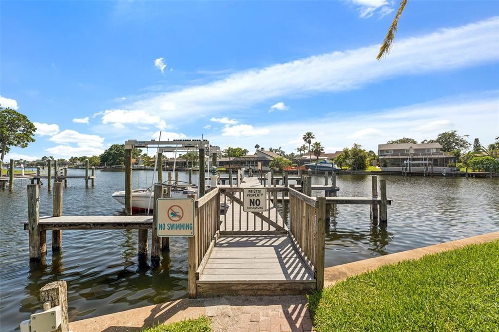 Active With Contract: $385,000 (3 beds, 2 baths, 1402 Square Feet)