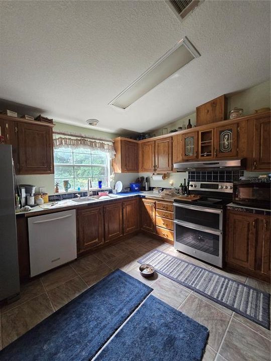 For Sale: $350,000 (3 beds, 2 baths, 1620 Square Feet)