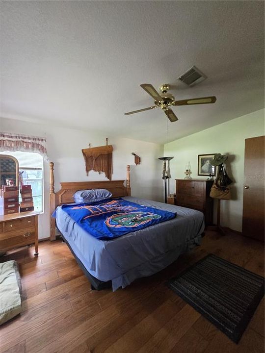 For Sale: $350,000 (3 beds, 2 baths, 1620 Square Feet)