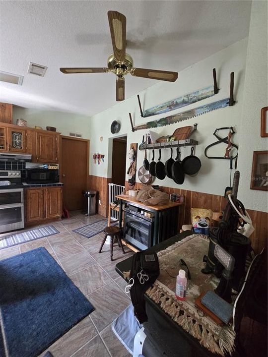 For Sale: $350,000 (3 beds, 2 baths, 1620 Square Feet)