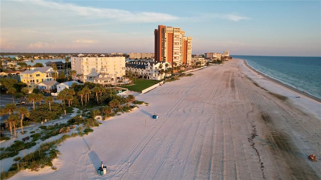 На продажу: $699,000 (0.09 acres)