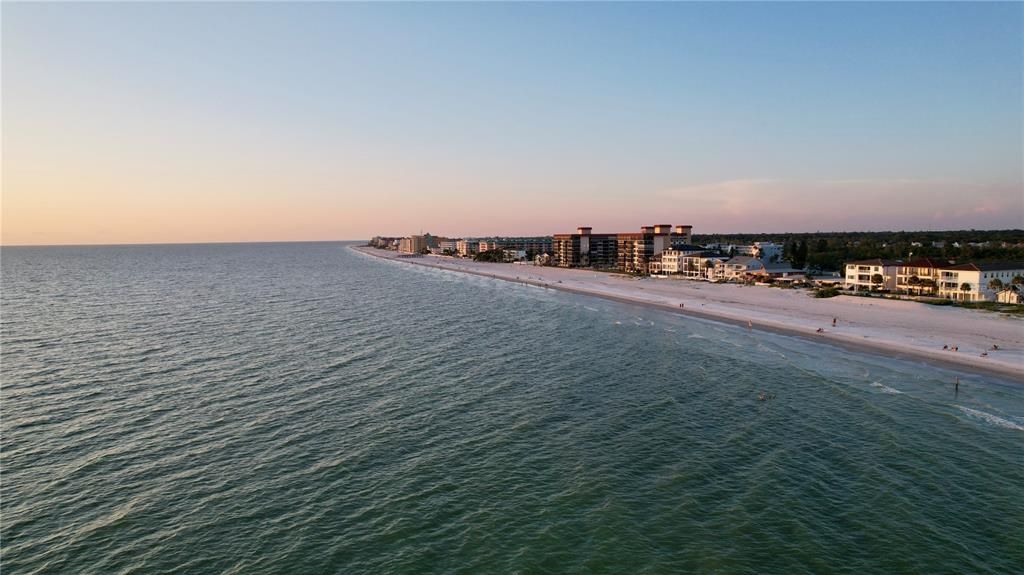 На продажу: $699,000 (0.09 acres)