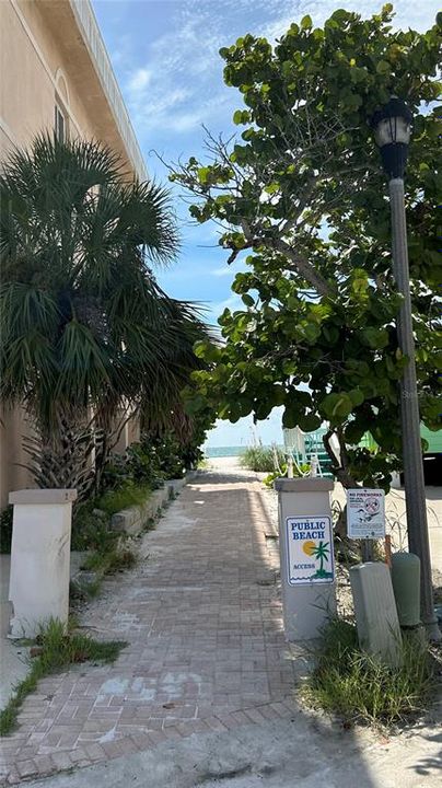 На продажу: $699,000 (0.09 acres)