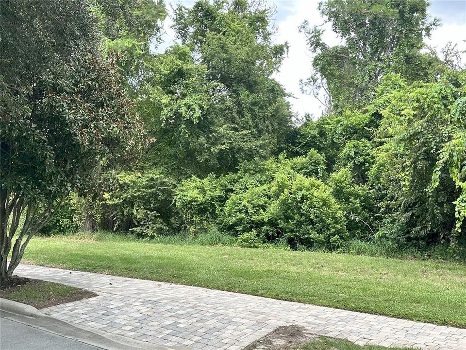 En Venta: $800,000 (1.74 acres)