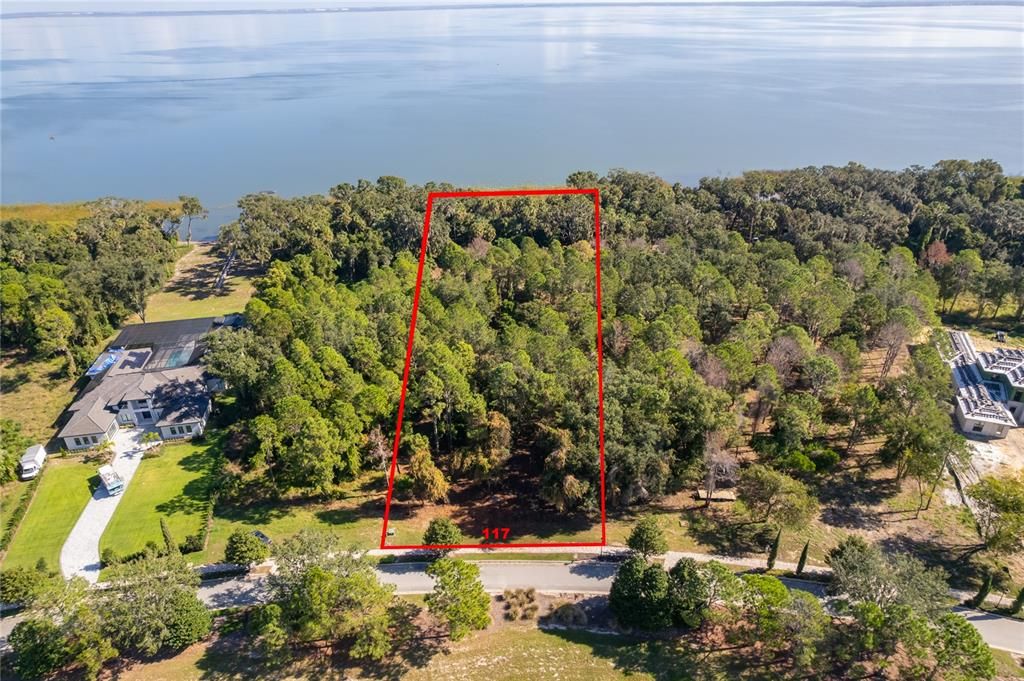 En Venta: $800,000 (1.74 acres)