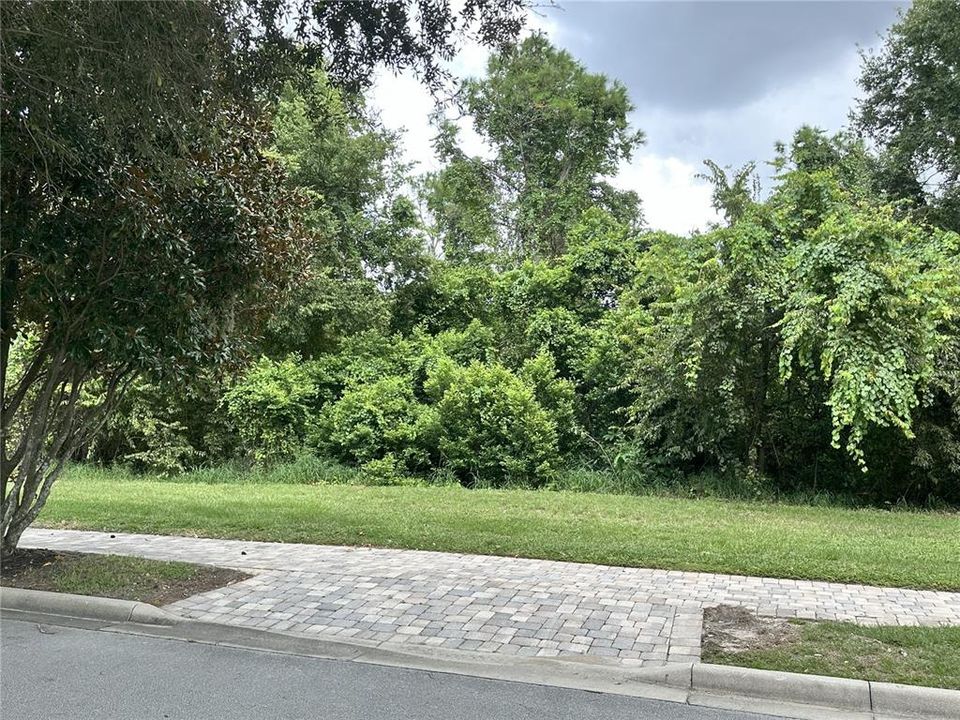 En Venta: $800,000 (1.74 acres)