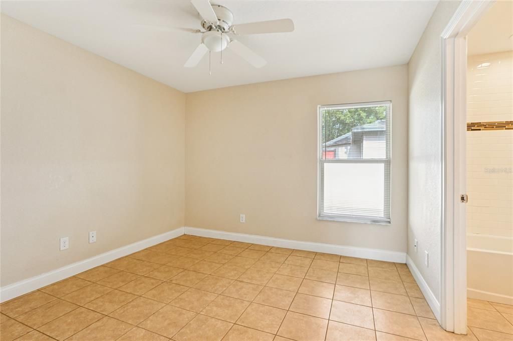 待售: $220,000 (3 贝兹, 2 浴室, 1000 平方英尺)