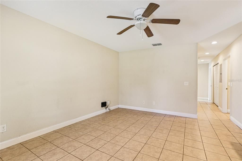 待售: $220,000 (3 贝兹, 2 浴室, 1000 平方英尺)